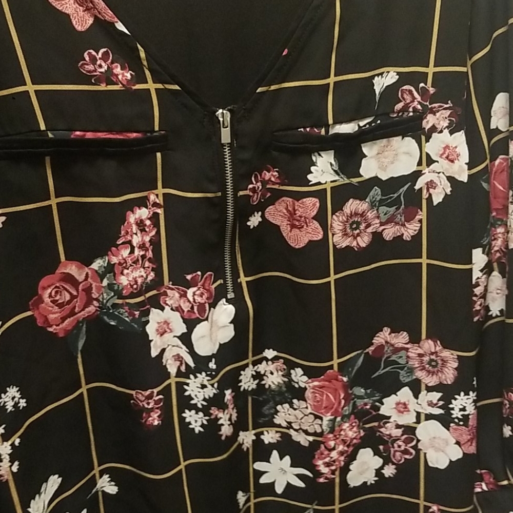 New York and Company Rose printed blouse - Picture 4 of 8